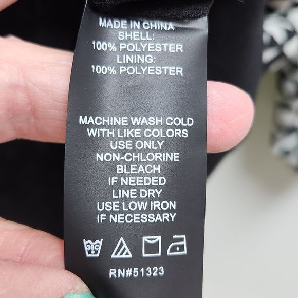 Vince Camuto Womens Plus Short Sleeve Blouse Size 3X Black White Faux Wrap Lined - Picture 4 of 8